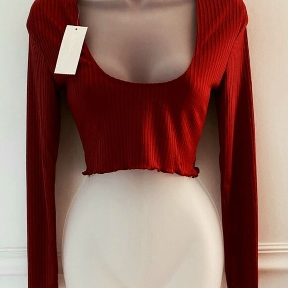 NEW BCBG Red LS Crop Top Size S - Picture 4 of 5